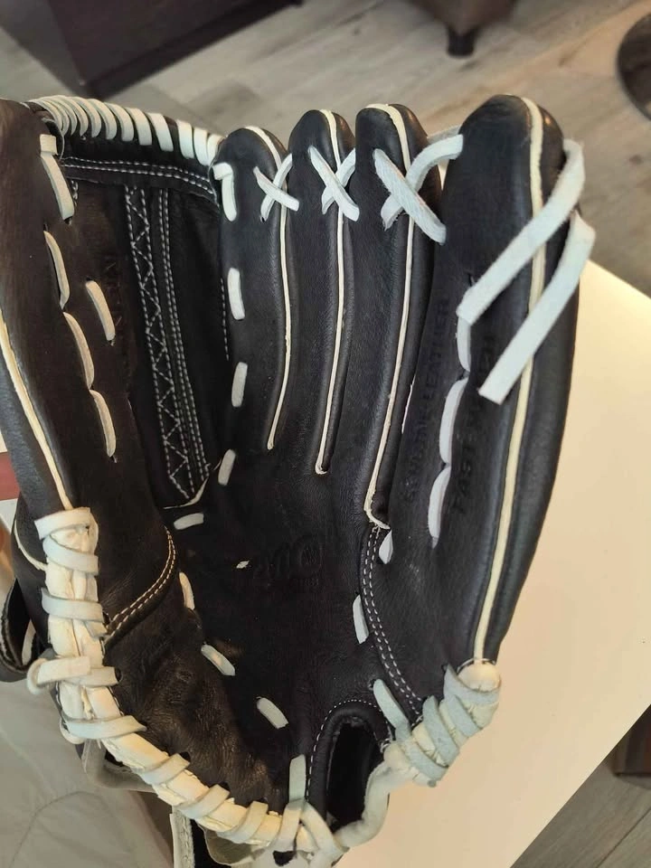 Wilson A400 Baseball Glove Size 10R - photo 2