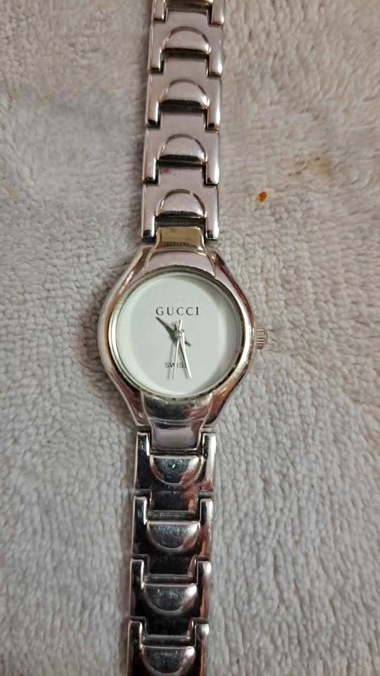 Authentic Vintage Gucci 8000L Ladies Watch – Swiss Made ⚽