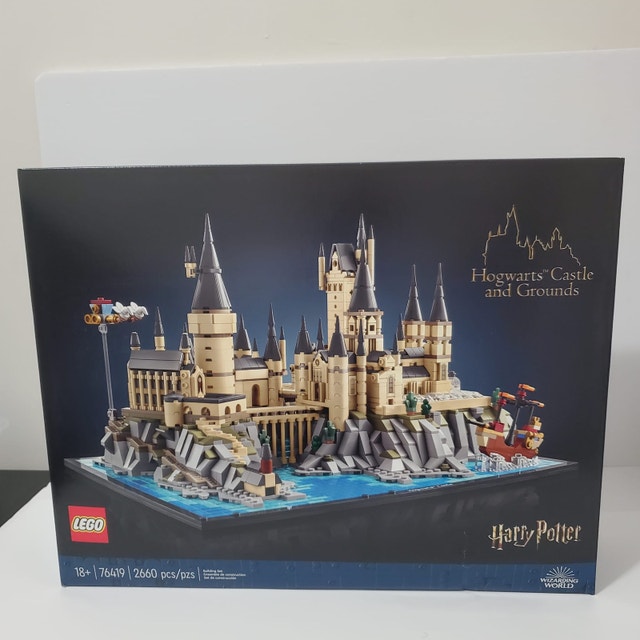 LEGO Harry Potter Hogwarts Castle and Grounds