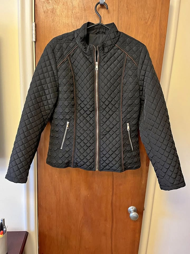 WOMEN'S QUILTED JACKET with Gold Zipper. Size M