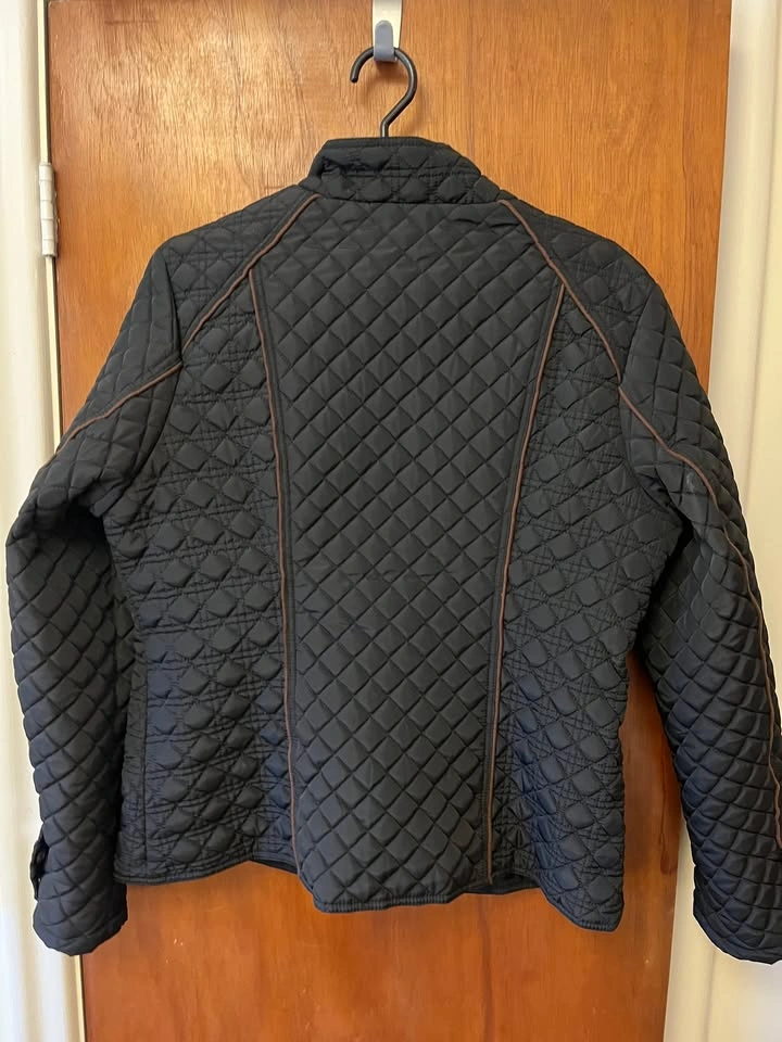 WOMEN'S QUILTED JACKET with Gold Zipper. Size M - photo 2