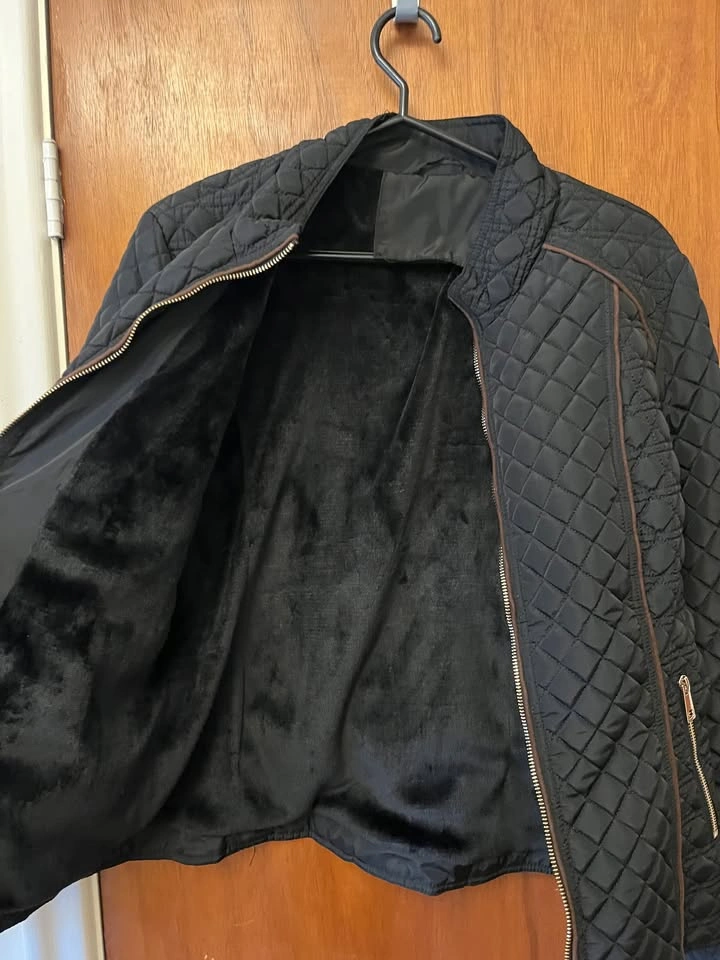 WOMEN'S QUILTED JACKET with Gold Zipper. Size M - photo 3