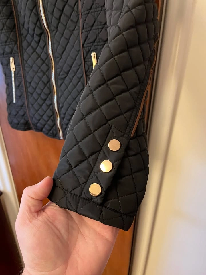 WOMEN'S QUILTED JACKET with Gold Zipper. Size M - photo 4