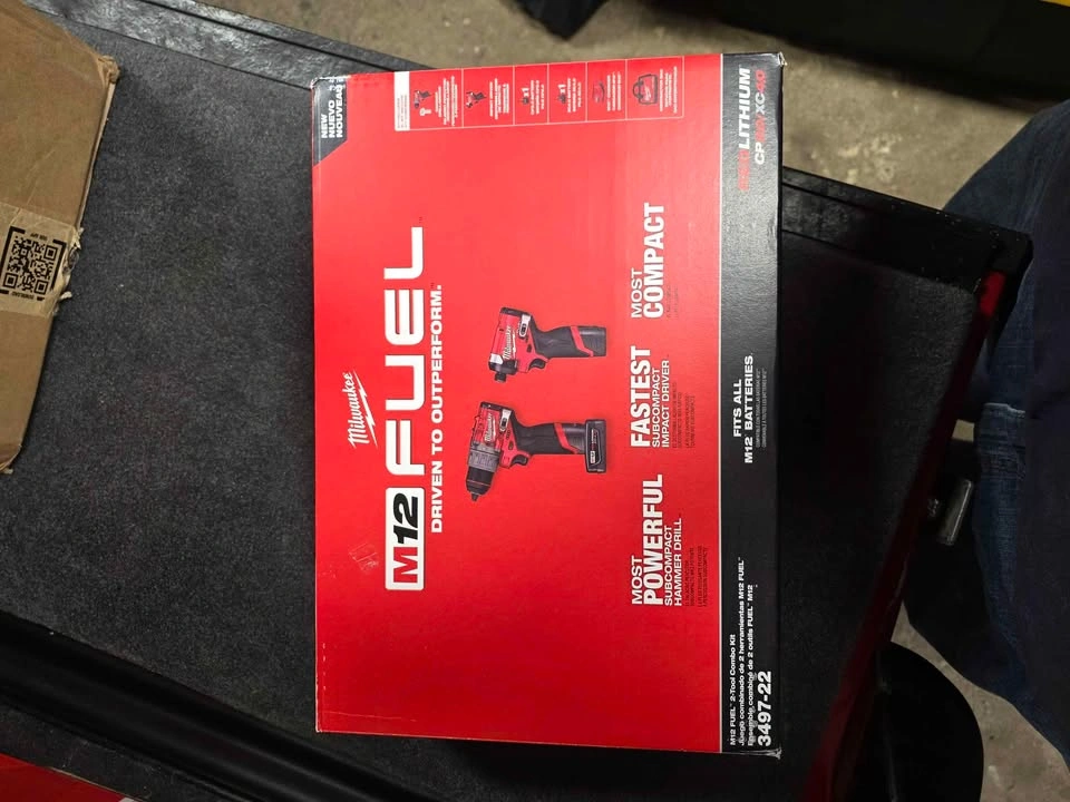 Milwaukee m12 Fuel Drill and driver kit - photo 4