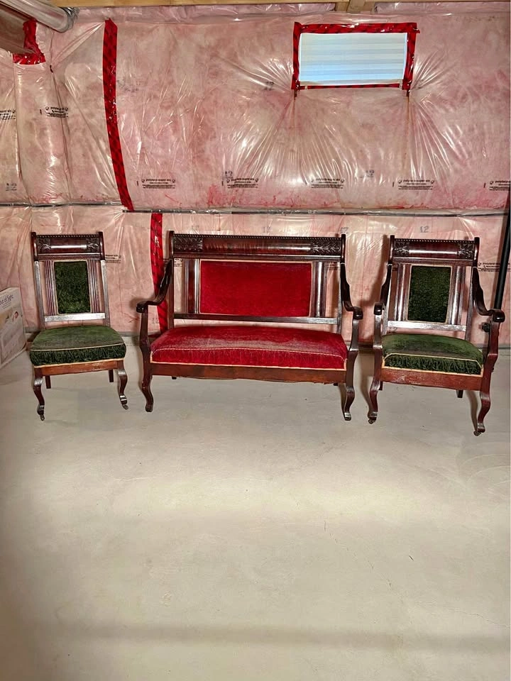 Antique Victorian Parlour Set – Circa 1880 – Walnut – 3-Piece Ma
