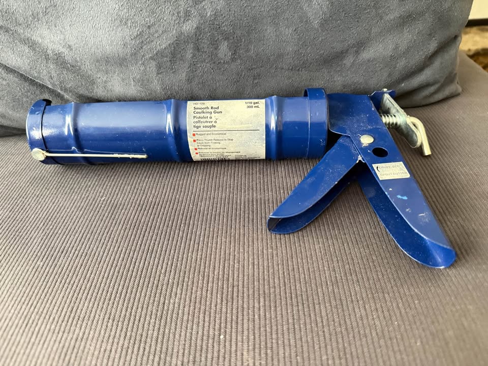 Caulking gun - photo 2
