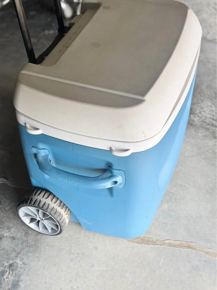 Igloo 38 Quart Rolling Cooler – $40 - photo 2