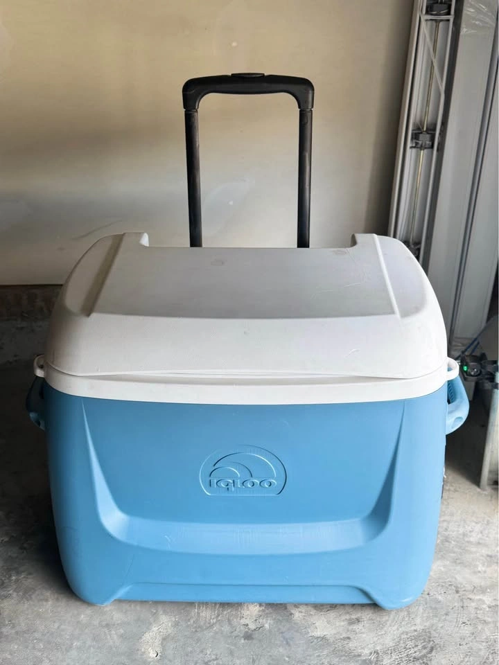 Igloo 38 Quart Rolling Cooler – $40 - photo 3