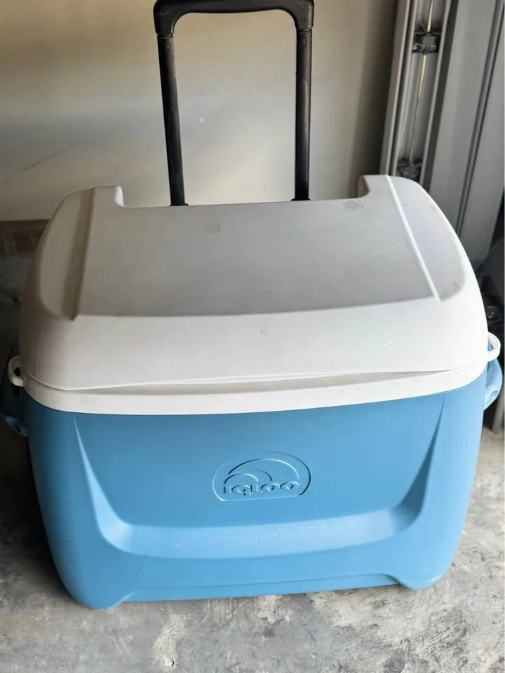 Igloo 38 Quart Rolling Cooler – $40 - photo 4