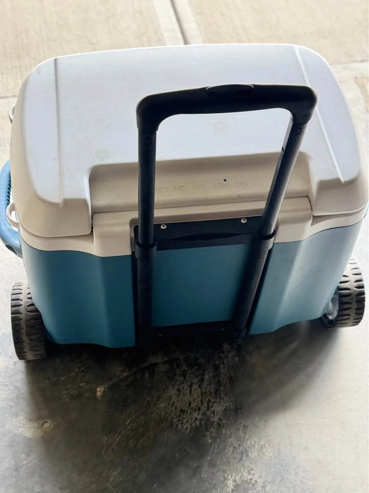 Igloo 38 Quart Rolling Cooler – $40 - photo 5