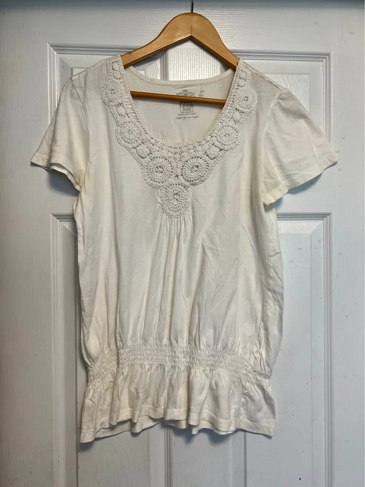 ⚽ White Blouse with Collar details. - M