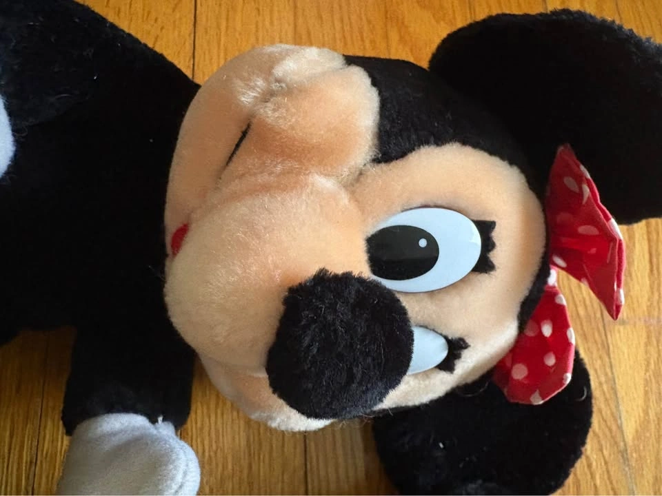 Disney Mickey and Minnie Mouse Plushies - photo 2