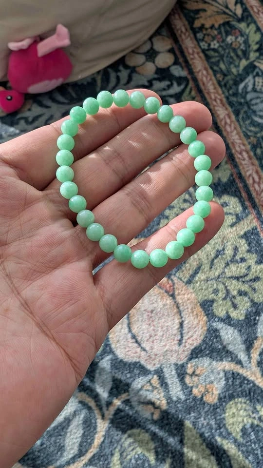 Vibrant Yang Green Jadeite Bracelet
