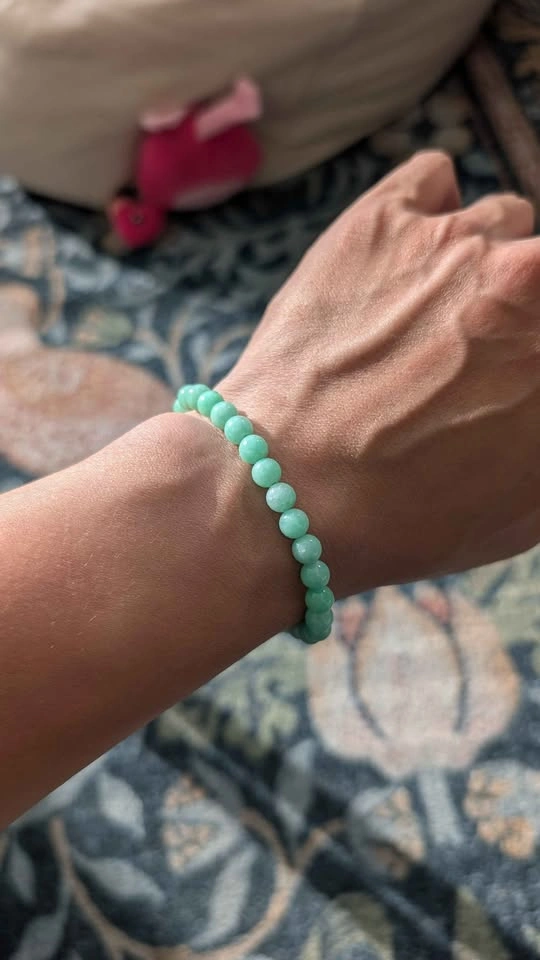 Vibrant Yang Green Jadeite Bracelet - photo 2