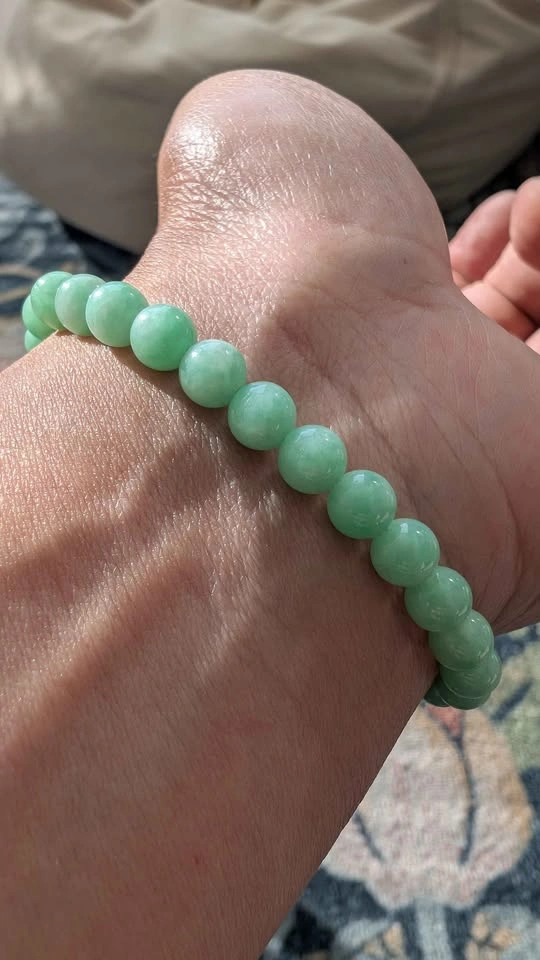 Vibrant Yang Green Jadeite Bracelet - photo 4