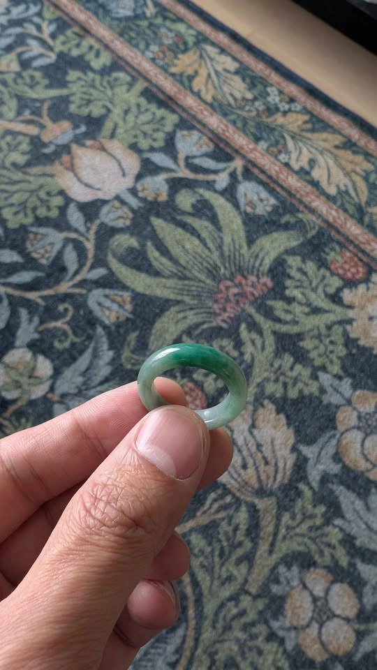 Natural Burmese Jadeite Ring – Floating Vivid Green – Certified - photo 2