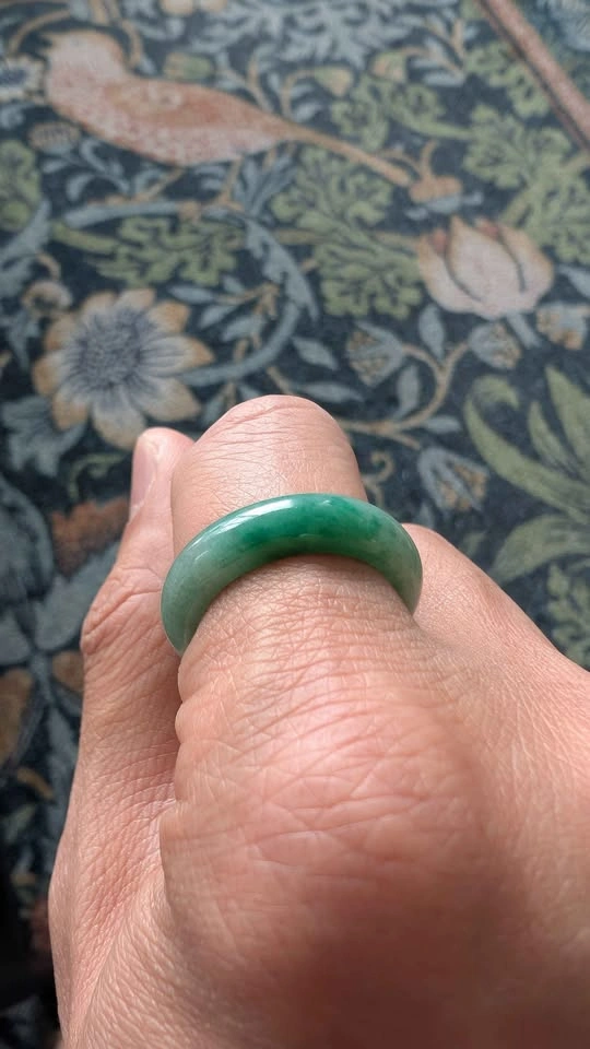 Natural Burmese Jadeite Ring – Floating Vivid Green – Certified - photo 4