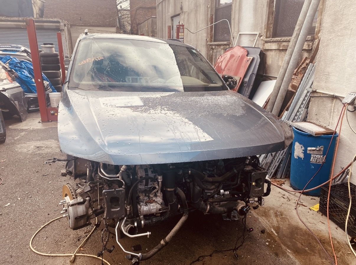 2019 VW Tiguan R-Line Complete Engine Assembly FWD - photo 2