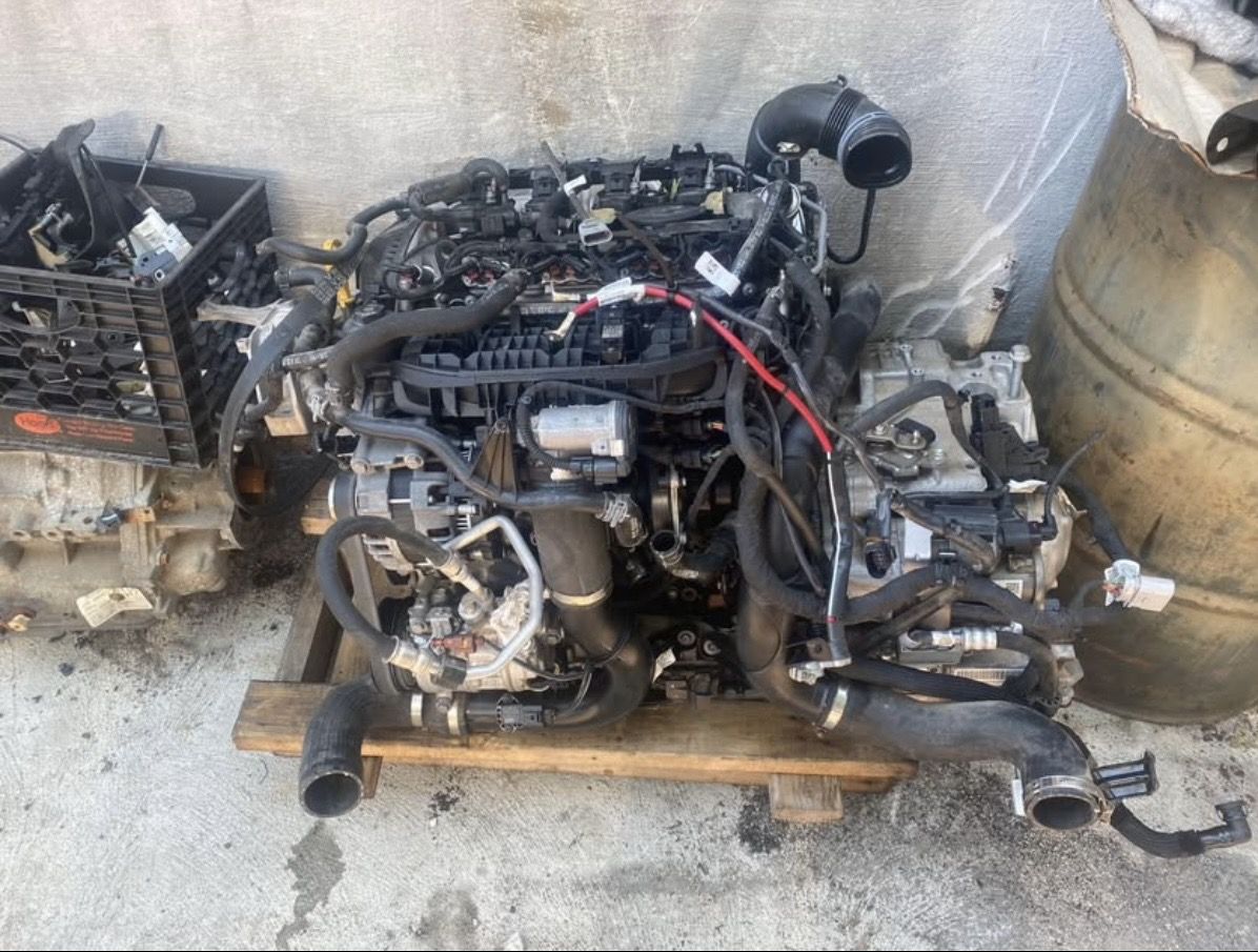 2019 VW Tiguan R-Line Complete Engine Assembly FWD - photo 4