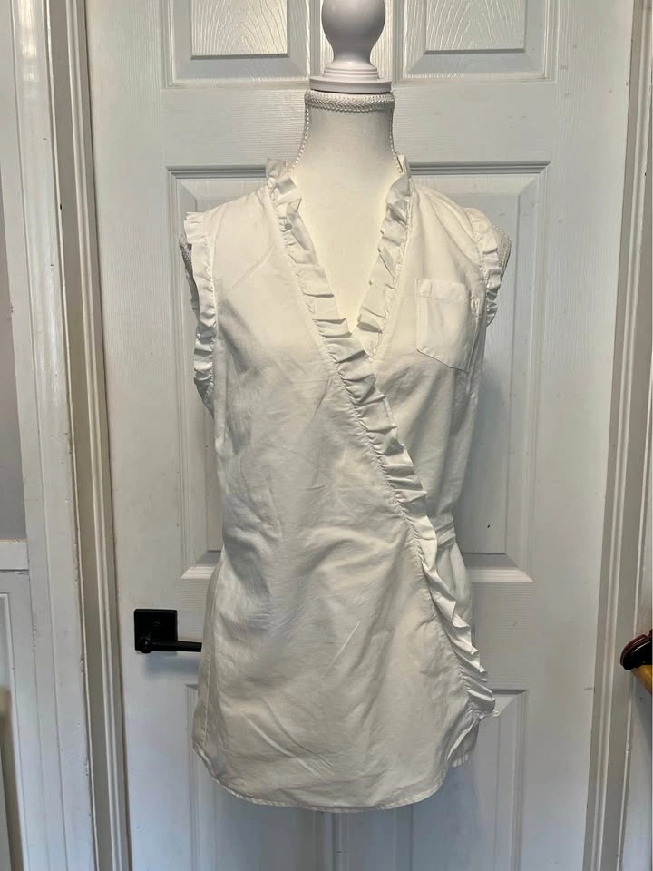 ⚽ Sleeveless white Blouse