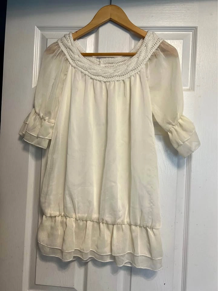 ⚽ Off White Blouse