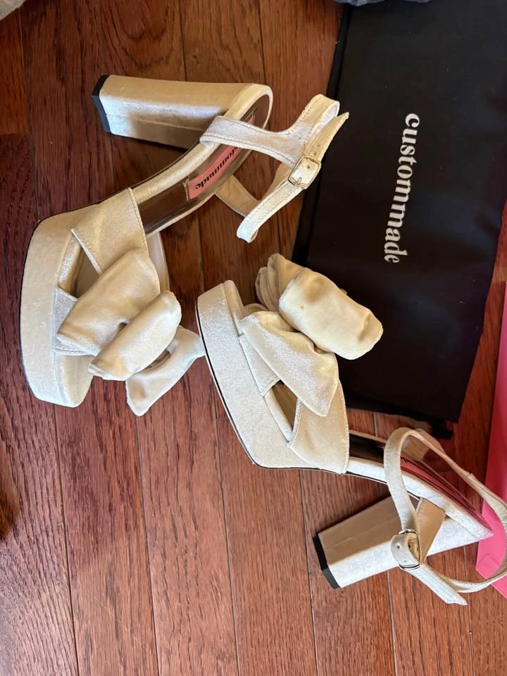 NEW IN BOX Velvet Heels - photo 5