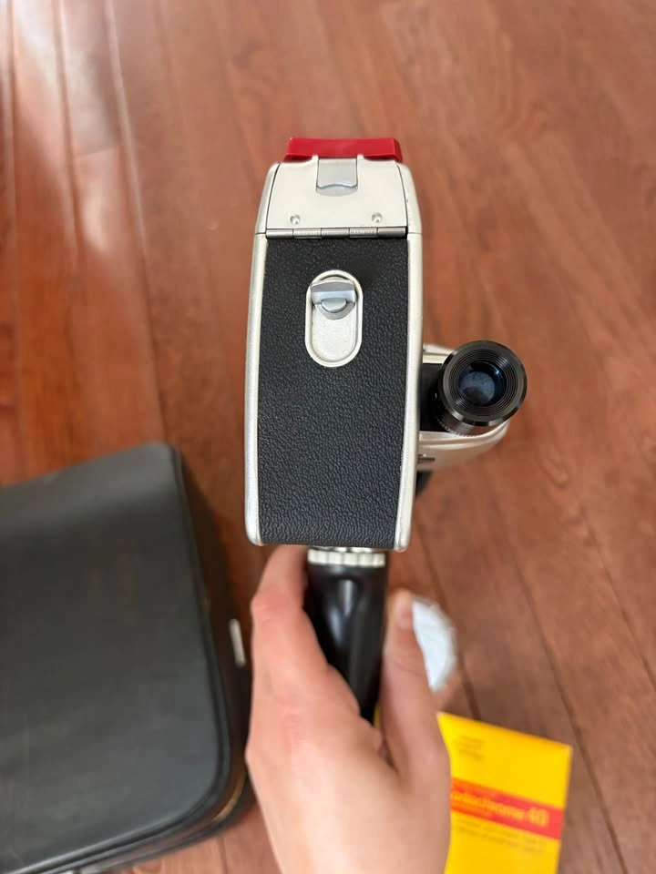 Elmo 106 Super 8 Camera (with case, filter, Kodachrome) - photo 4