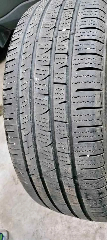 1No. 235/50 R19 Pirelli Cinturato Allseasons Tire