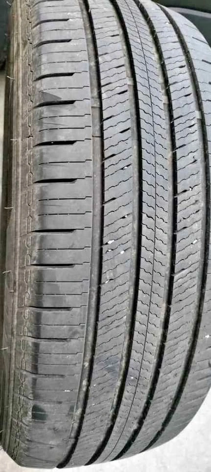 1No. 225/55R19 Motomaster Hydra Edge Tour Allseasons Tire