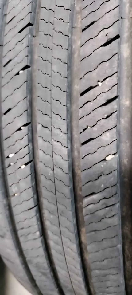 1No. 225/55R19 Motomaster Hydra Edge Tour Allseasons Tire - photo 2