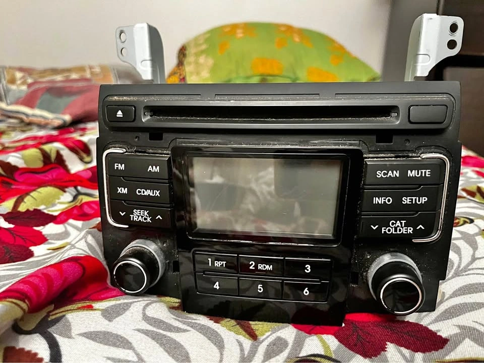 Hyundai Factory Car Stereo w/ Bluetooth - Just Removed