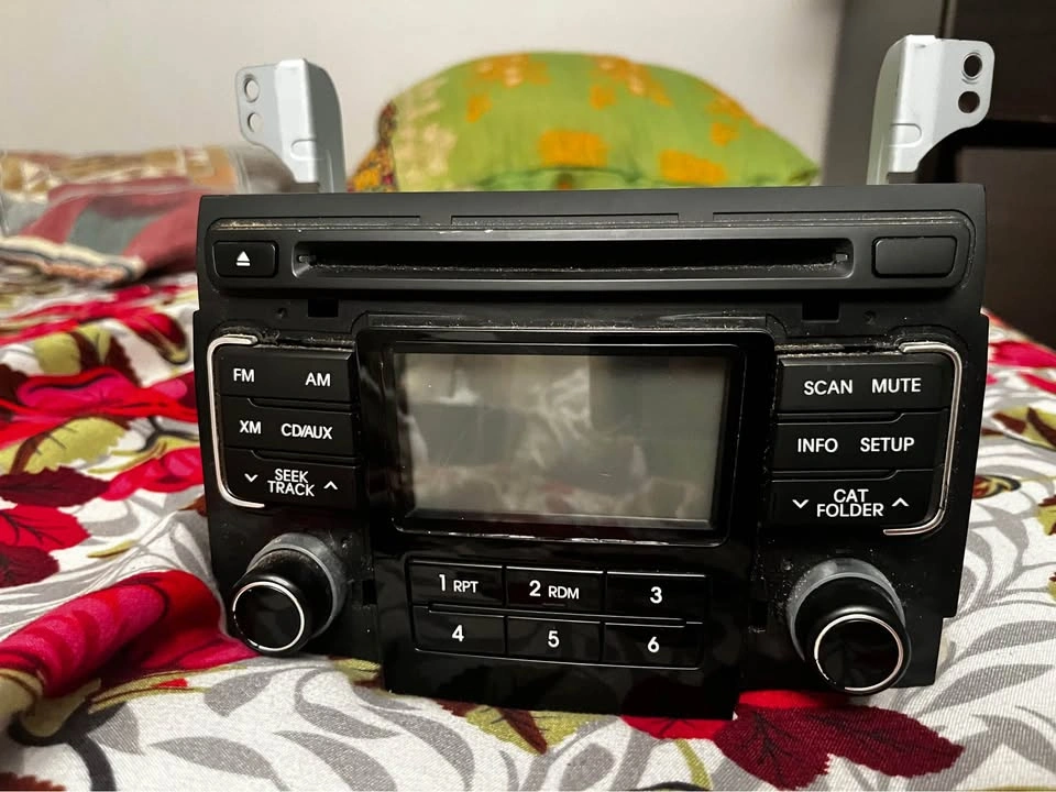 Hyundai Factory Car Stereo w/ Bluetooth - Just Removed - photo 2