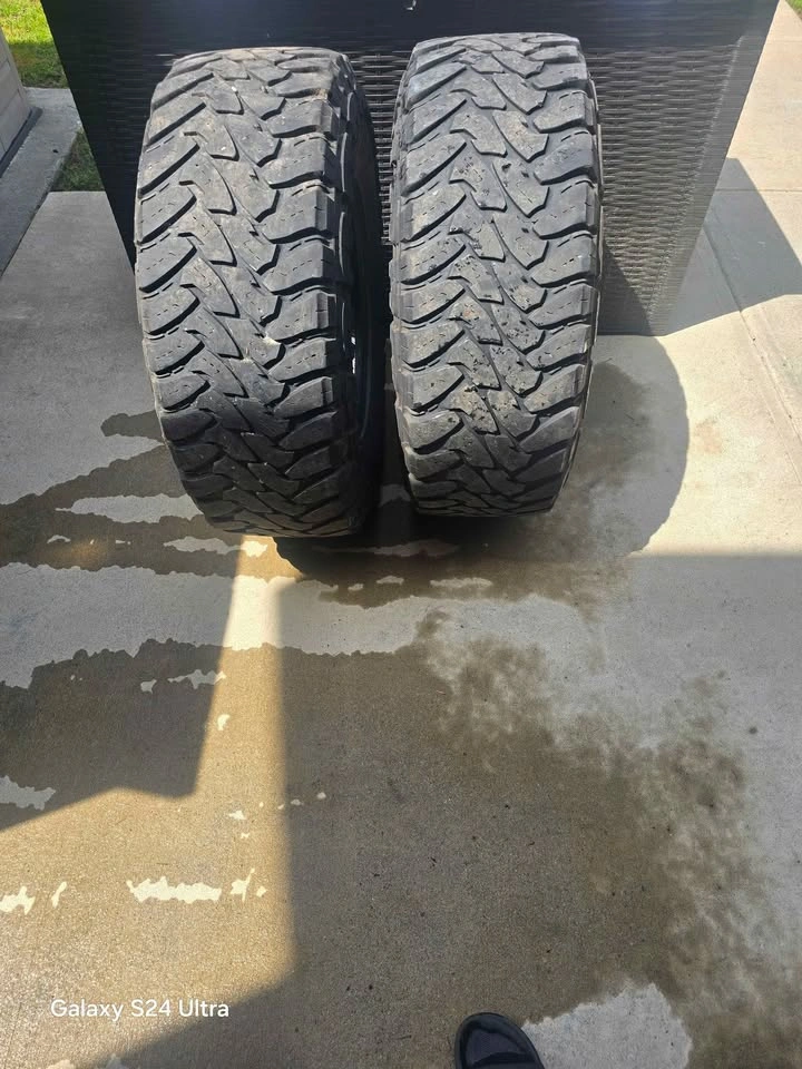 Pair of Toyo Open Country M/T Tires 35x12.50R17LT - photo 2