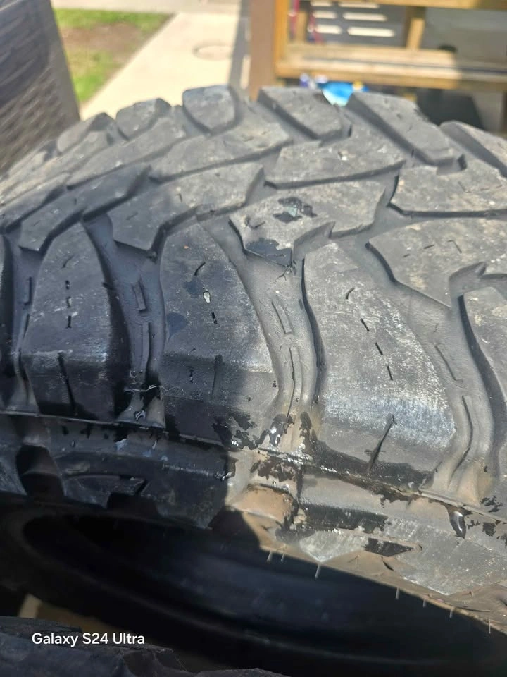 Pair of Toyo Open Country M/T Tires 35x12.50R17LT - photo 4