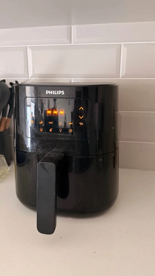 Philips Air Fryer MOVING SALE - photo 2