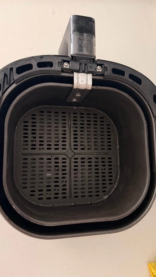 Philips Air Fryer MOVING SALE - photo 3