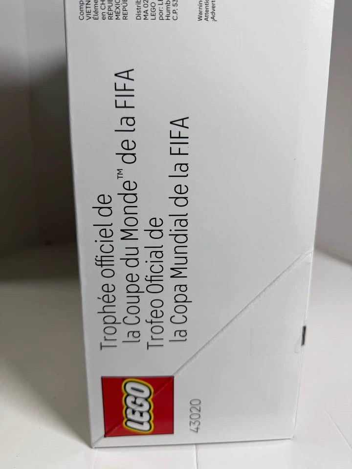 LEGO Editions FIFA World Cup Official Trophy Building Set - 4302 - photo 4