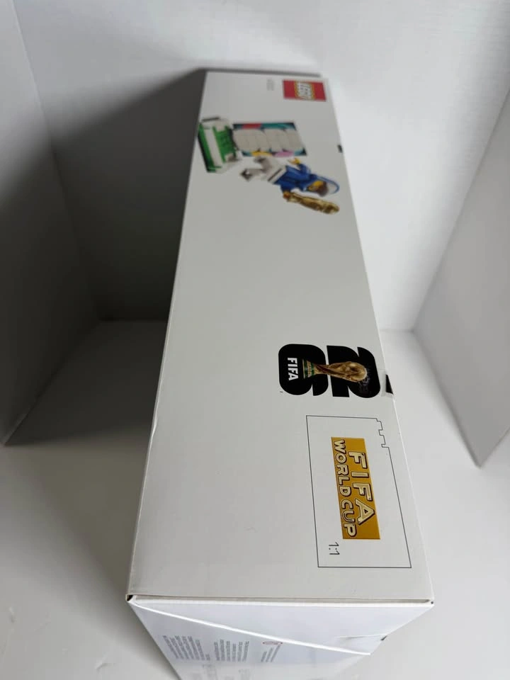 LEGO Editions FIFA World Cup Official Trophy Building Set - 4302 - photo 5