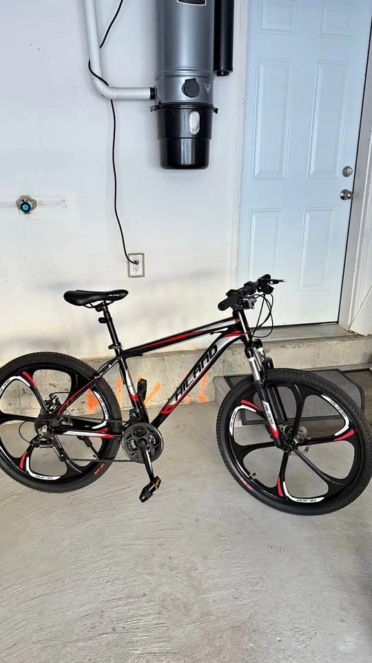 Hiland 26-inch Mountain Bike with 3-spoke wheels