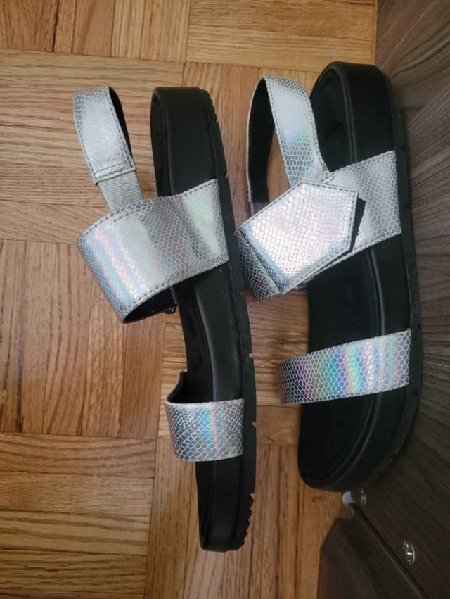 Size 6 Sandals - photo 2