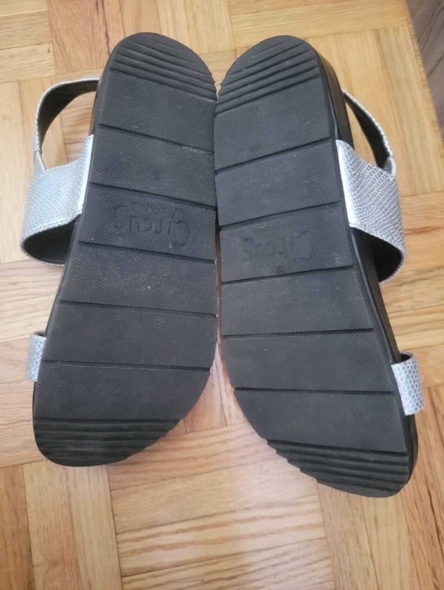 Size 6 Sandals - photo 3