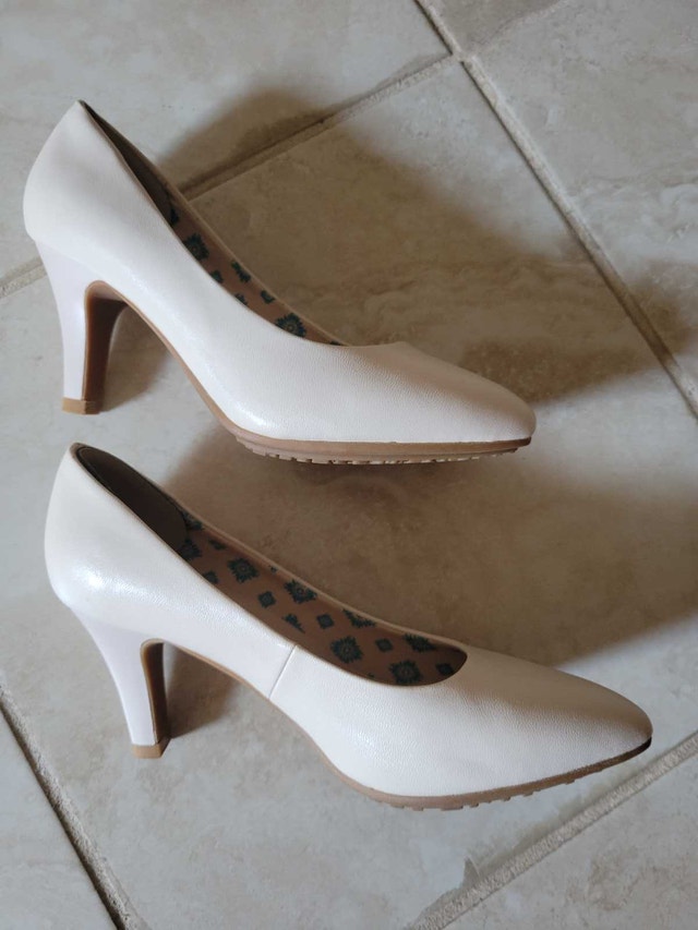 Size 5 Josiny Heels - photo 3