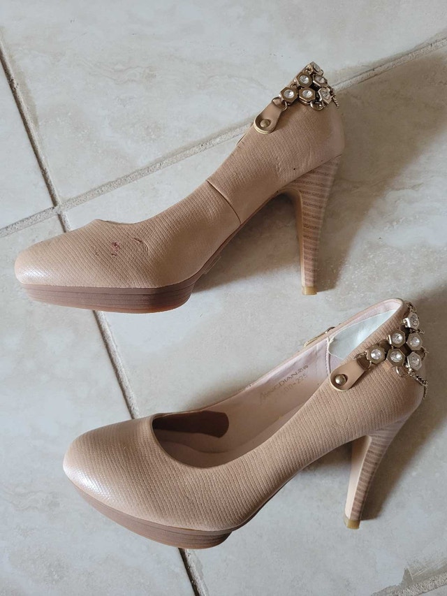 Size 5 Beige Heels - photo 2