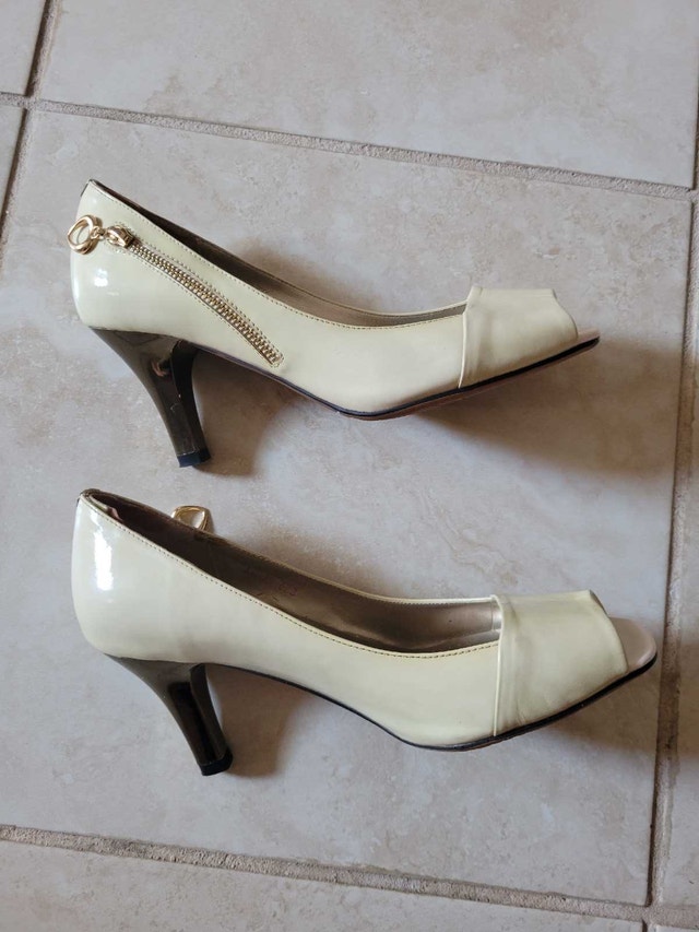 Size 4 Peep Toe Heels - photo 3