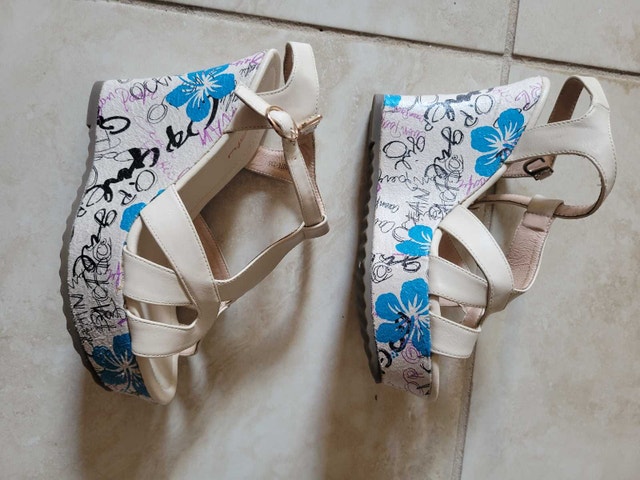 Wedge Sandals size 5 - photo 3
