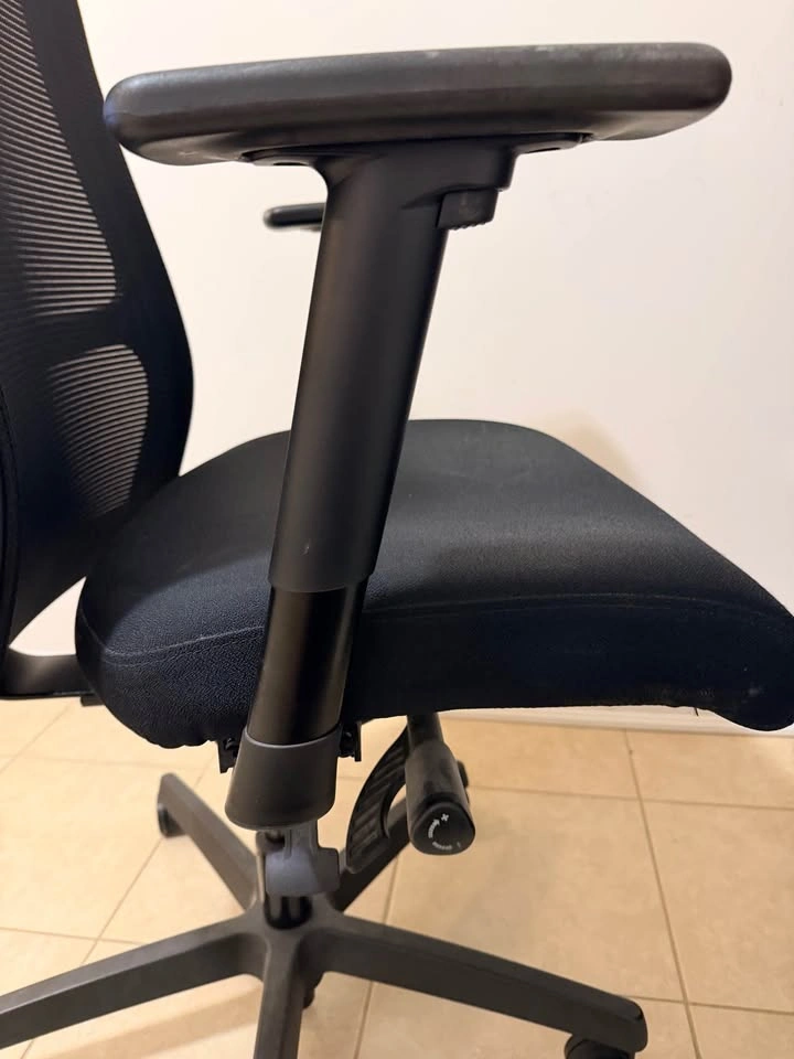 HON Mesh Office Chair – Ergonomic & Comfortable - photo 3