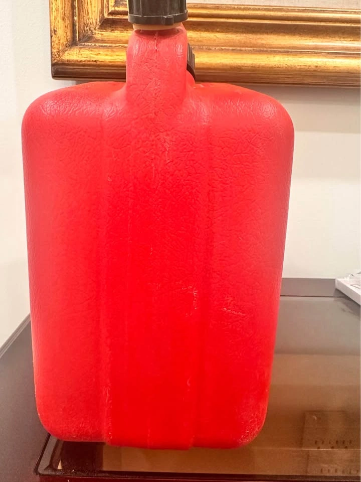 Vintage Wedco 5 Litre Gas Can – Made in Canada - photo 4