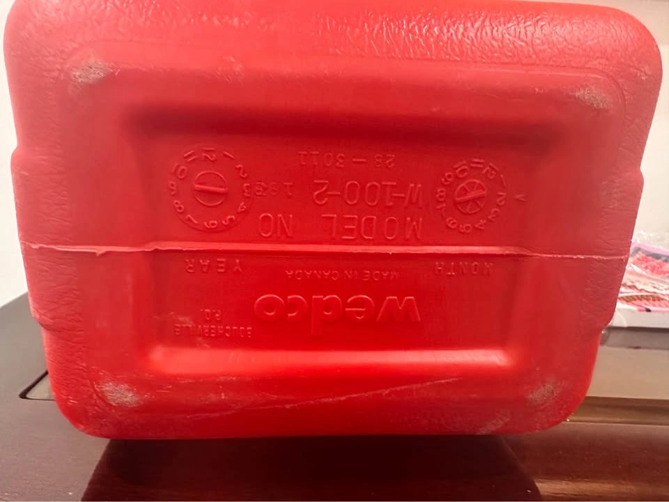 Vintage Wedco 5 Litre Gas Can – Made in Canada - photo 5