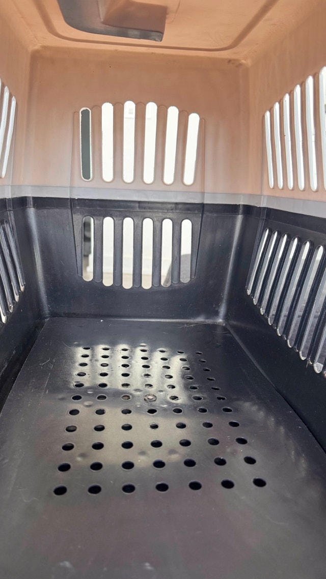 Medium Pet Carrier (Crate) for Cats or Small/Medium Dogs - photo 4