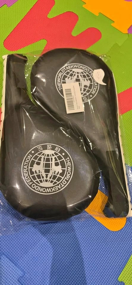 Taekwondo kick pads